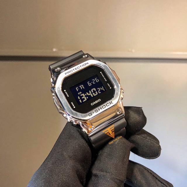 Đồng hồ nam Casio G-shock GM-5600-1 độ dây Royal Oak - Kích thước vỏ : 49,6×43,2×12,9mm