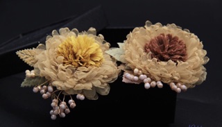 Hoa cẩm chướng cài áo handmade
