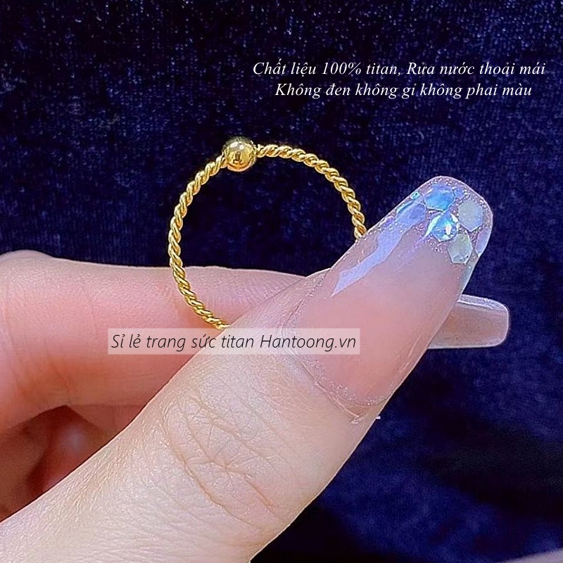 Nhẫn titan không gỉ mạ vàng 24k thiết kế dạng xoắn mặt viên bi phong cách đơn giản thanh lịch dành cho nữ