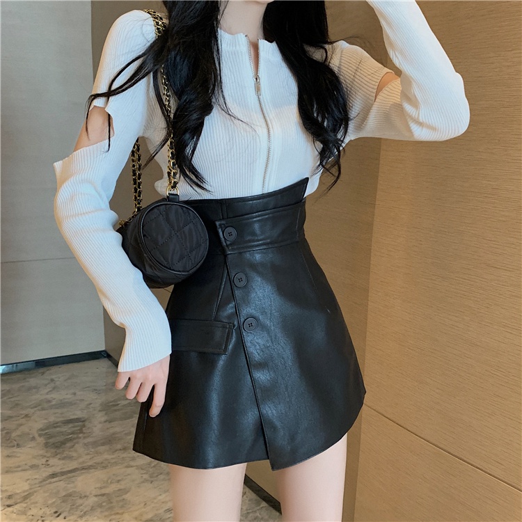Quần váy da nữ lưng cao thời trang chân váy da bất đối xứng vạt xếp lệch 3 khuy ROSA BOUTIQUE