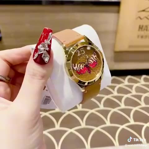 Đồng hồ nữ G.u.c.c.i G-Timeless Butterfly mặt tiệp màu dây da, in hình bướm 3D nổi bật | BigBuy360 - bigbuy360.vn