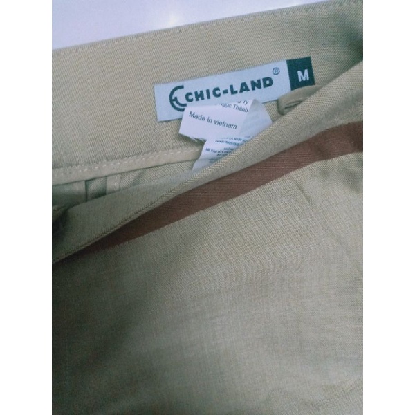 Quần chicland sz M .