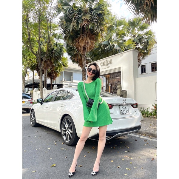 Đầm xoè tay loe hở lưng