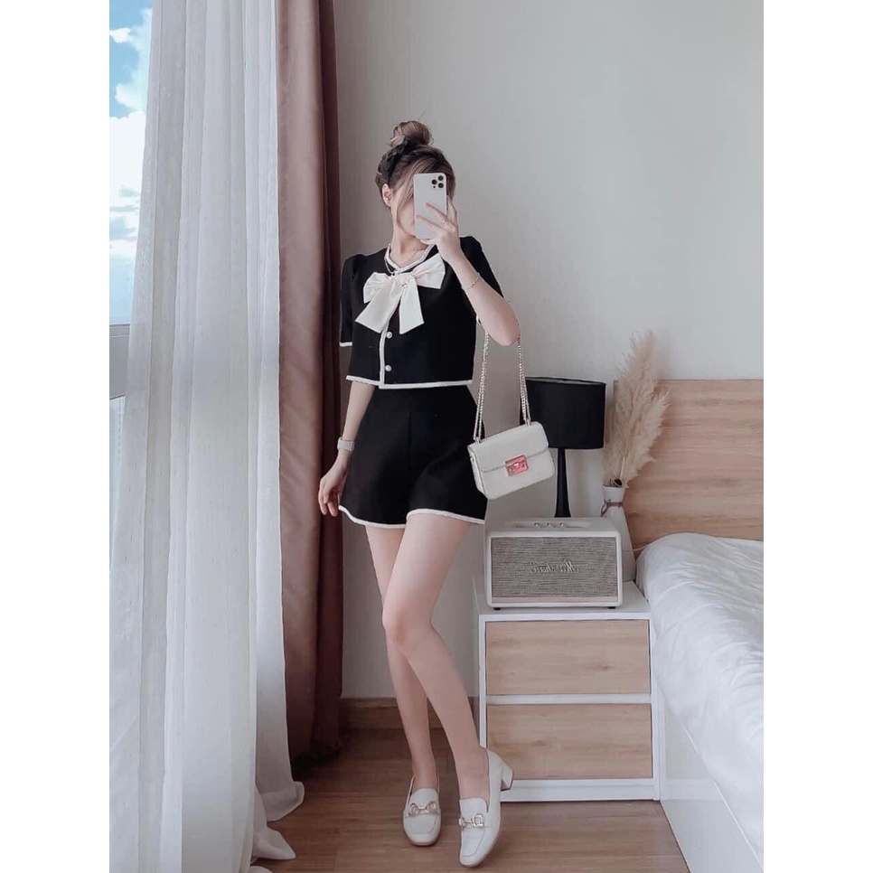 Sét Tiểu Thư Hàn Quốc Đính Nơ Ngực, Áo Tay Phồng Cổ Vuông Phối Viền, Quần Short Đùi, Sét Bộ Nữ Vải fort Mặc Đi Chơi Hott