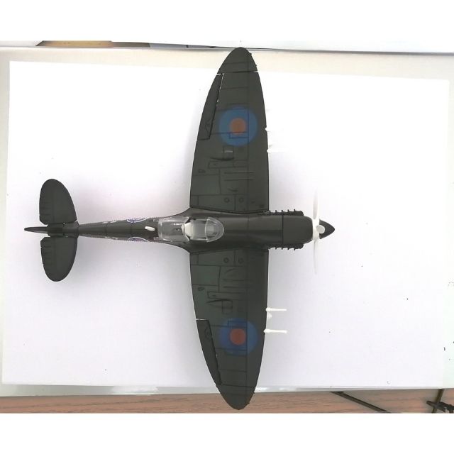 Bộ mô hình tự lắp ráp (DIY) - Máy bay Black Spitfire 57 - Tỷ lệ 1:48