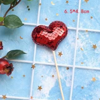 Que cắm tim đỏ lấp lánh