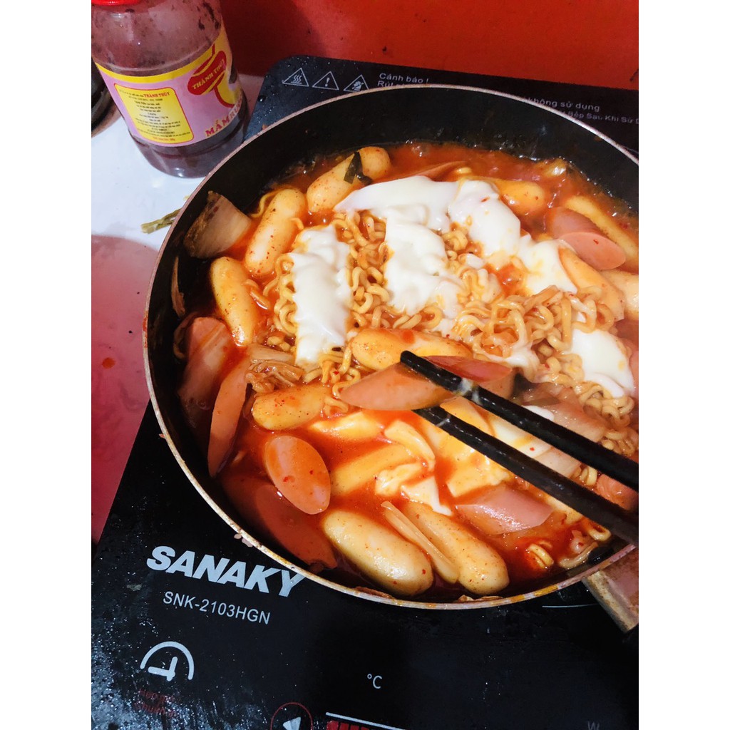 nguyên liệu nấu tokbokki phô mai mì cay (500g tok phô mai, mì chinnoo, sốt, ớt, kim chi, xúc xích)