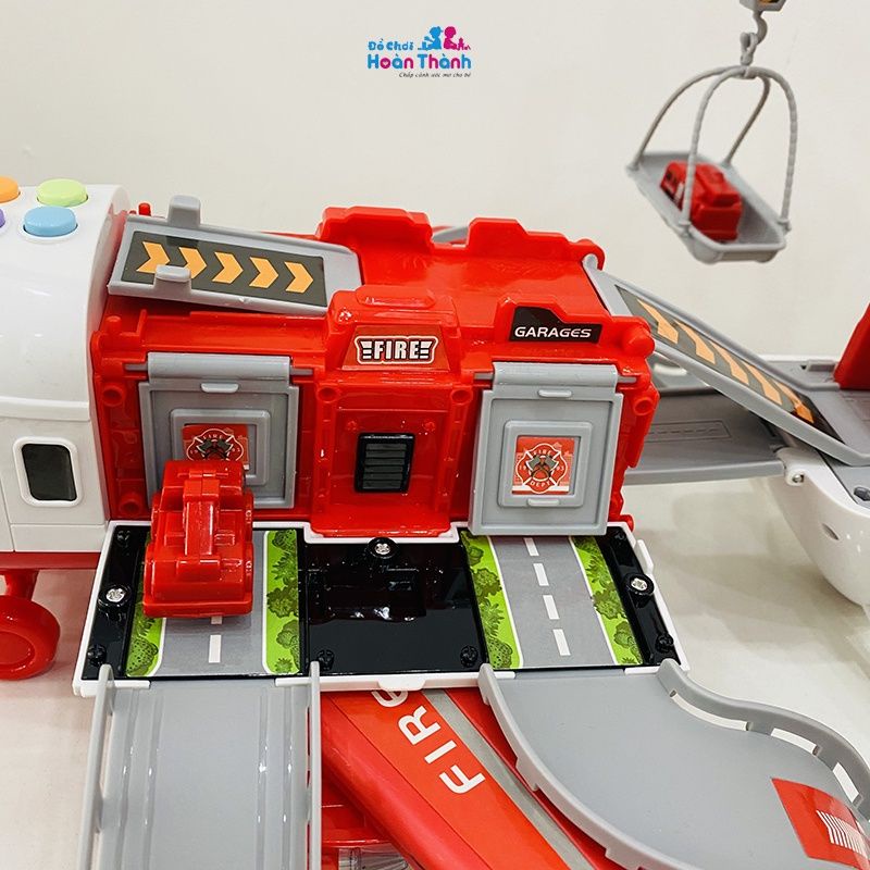 Đồ chơi máy bay biến hình phát nhạc, kèm oto