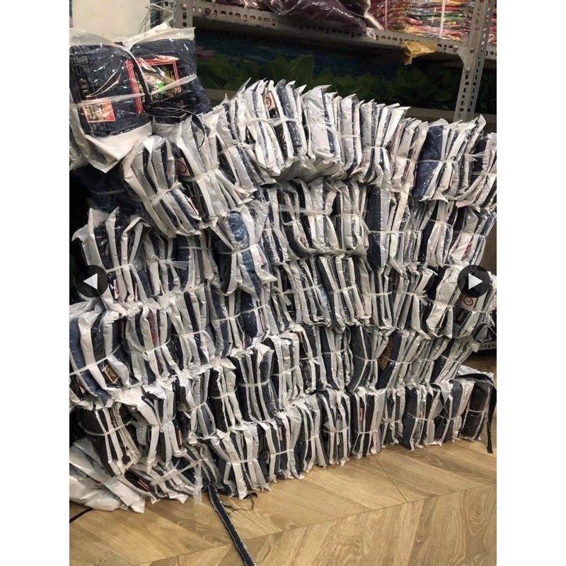 Quần jeans co giãn