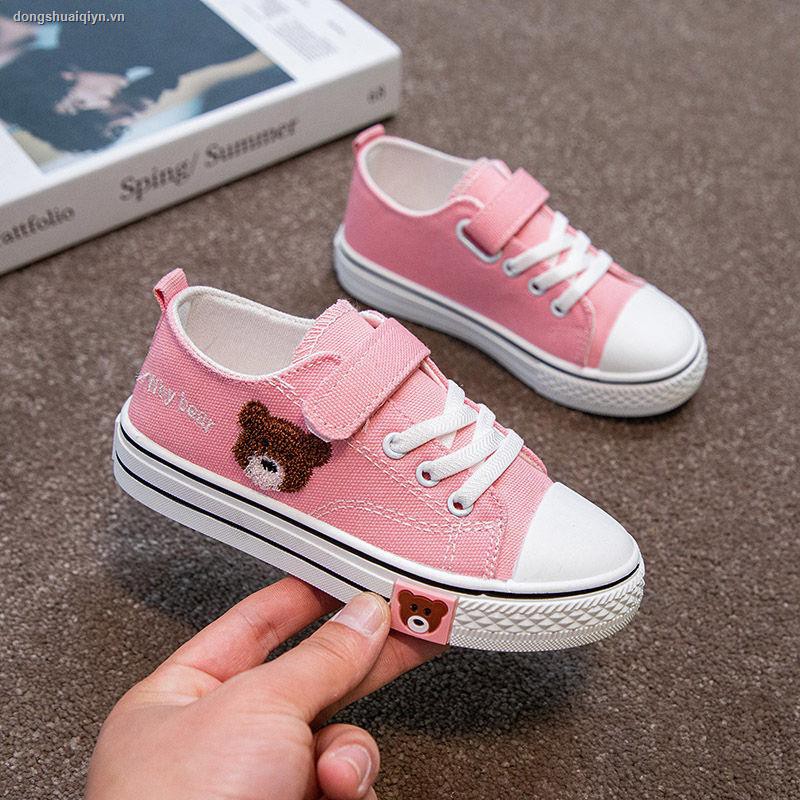 Giày vải canvas đế thấp chống trượt thêu họa tiết hoạt hình cho bé trai và gái
