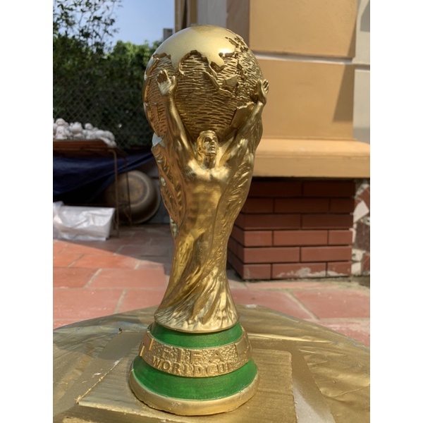 Cúp vàng thể thao bóng đá