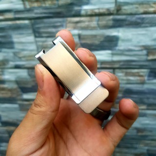 Kẹp tiền/ thẻ bằng titanium có tích hợp mở nắp chai