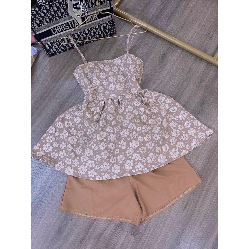 Set hai dây, vải gấm họa tiết hoa, có phần thắt lưng phía sau cho nữ mặc đi chơi siêu điệu đà, dễ thương