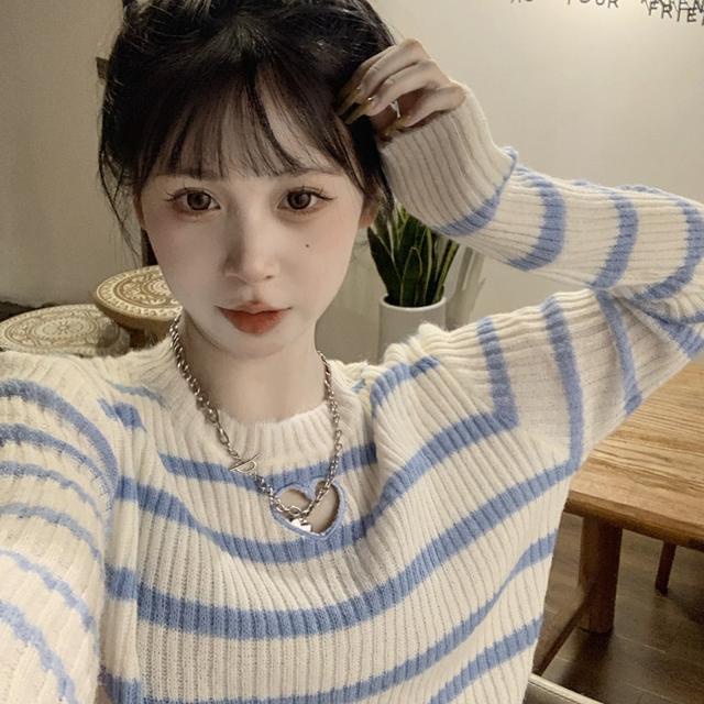 Áo Sweater kẻ sọc dáng ngắn kiểu Hàn Quốc dễ phối đồ