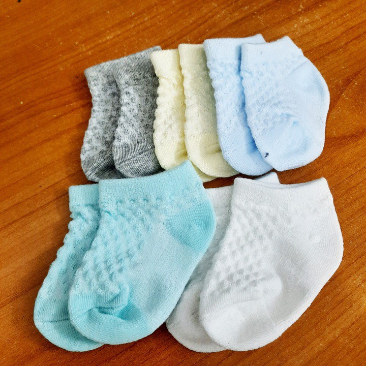 Một đôi tất sơ sinh dạng lưới XIER chất liệu cotton (TLX01)