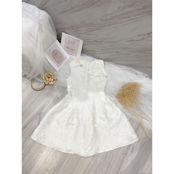 Đầm gấm cổ V nơ vai, Céci Store