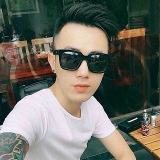 Kính chữ V Sơn Tùng