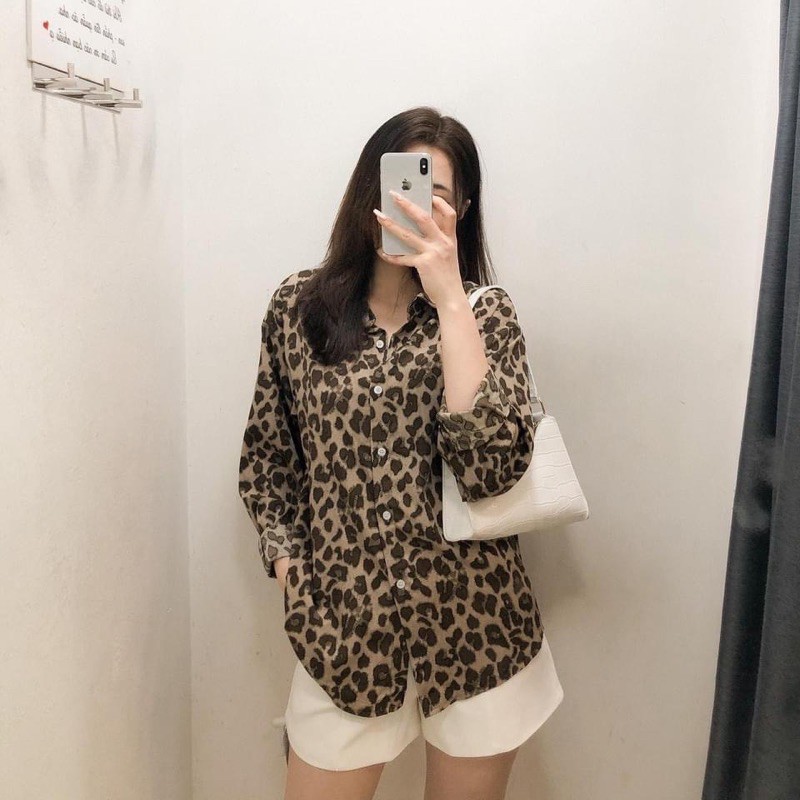 Áo sơ mi nữ hoạ tiết báo đốm form rộng dài 72cm, Áo sơ mi báo dáng rộng 2 màu | BigBuy360 - bigbuy360.vn