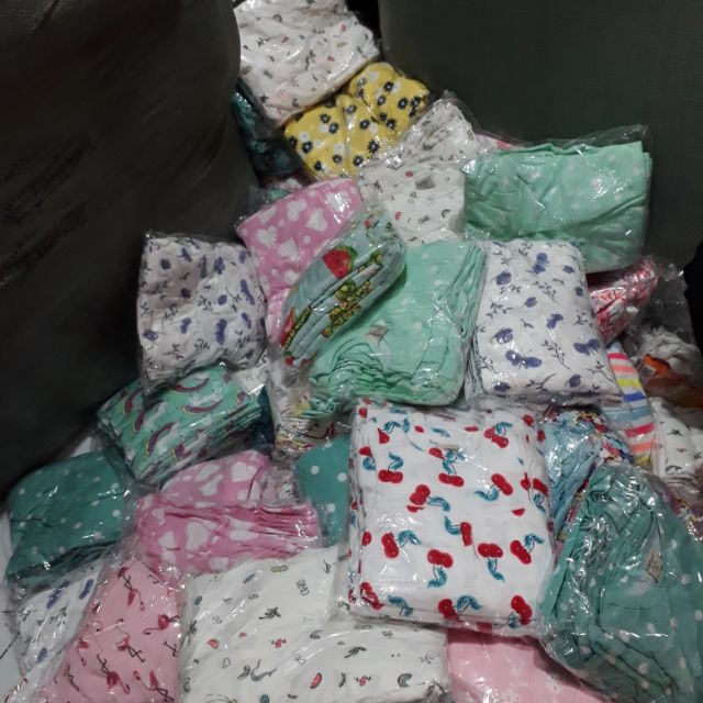 Chuyên sỉ đồ trẻ em  .sỉ  lẻ theo ri ôm lô ib feabook xiêm nguyễn  shop oanh kim  chợ cổng  10 vòng 