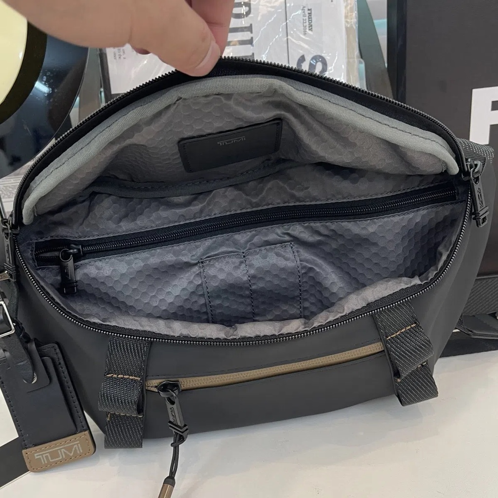 Tumi 2326600 Alpha Bravo Túi Đeo Chéo Ngực Vải Chống Trầy Tiện Lợi Du Lịch Cho Nam