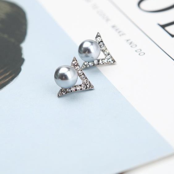 BÔNG TAI CHỮ V ĐÍNH ĐÁ HÀN QUỐC