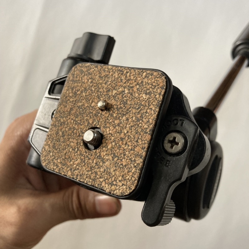 Plate Velbon PH-157Q : Đế thay thế chân Velbon