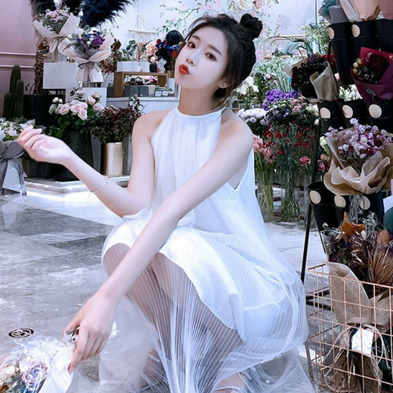 Váy hai dây thời trang phù hợp với cô gái mùa hè mới 2021 | BigBuy360 - bigbuy360.vn