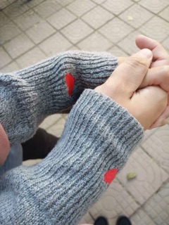 Áo len tim thêu nam nữ