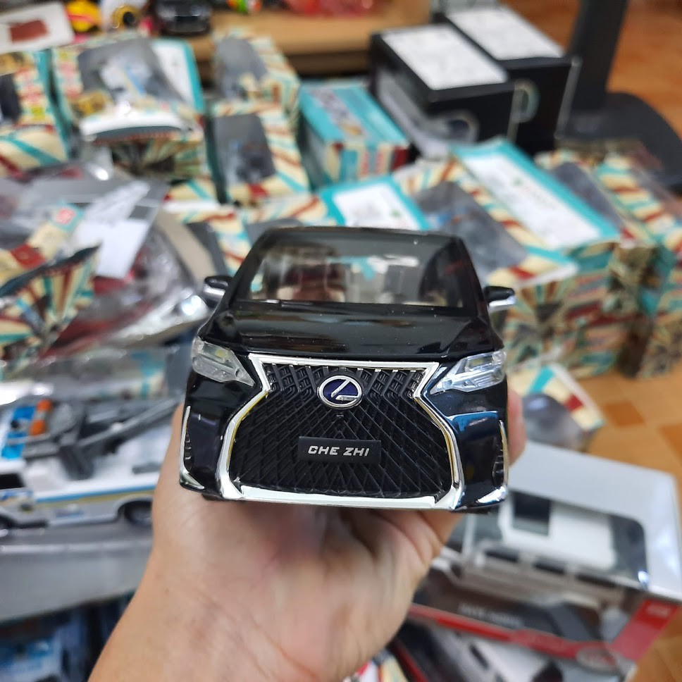 Mô hình xe ô tô Lexus LM300H tỉ lệ 1:24 bằng kim loại đồ chơi trẻ em (Quý khách inbox màu)