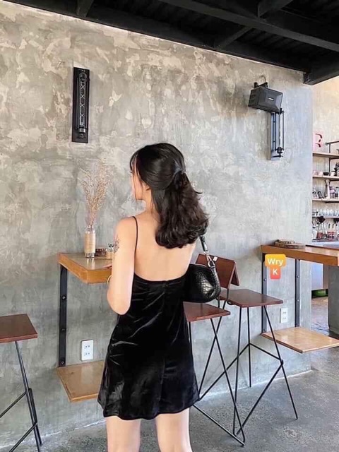 Đầm nhung hai dây xẻ chân váy - Lilo Dress | BigBuy360 - bigbuy360.vn