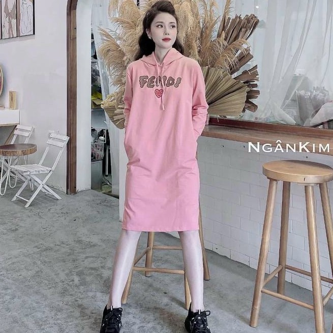 [ Mã FAMAYWA2 giảm 10K đơn 50K] váy suông dài tay có mũ in chữ fenndii nhiều màu