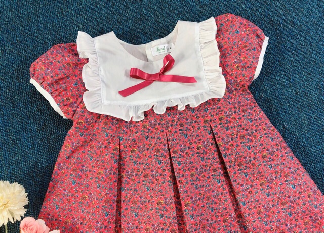 Váy xinh viền cổ bèo cho bé