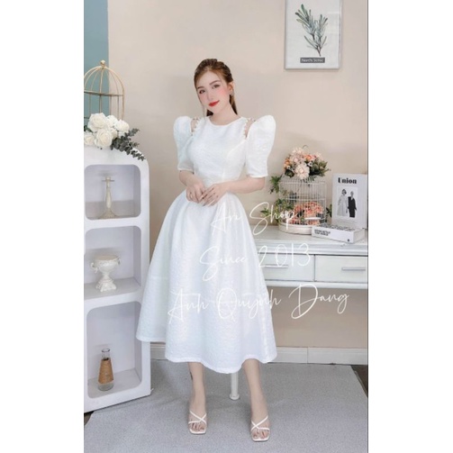 Đầm midi xốp xòe vai khoét viền hột