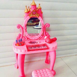 Bàn Trang Điểm có Đàn cho bé gái ( ngồi được )