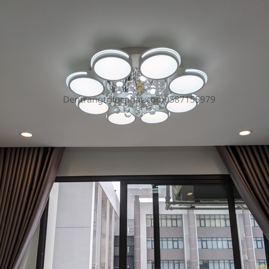 Đèn trần, đèn ốp trần 8 cánh tròn thả pha lê trang trí phòng khách kèm khiển