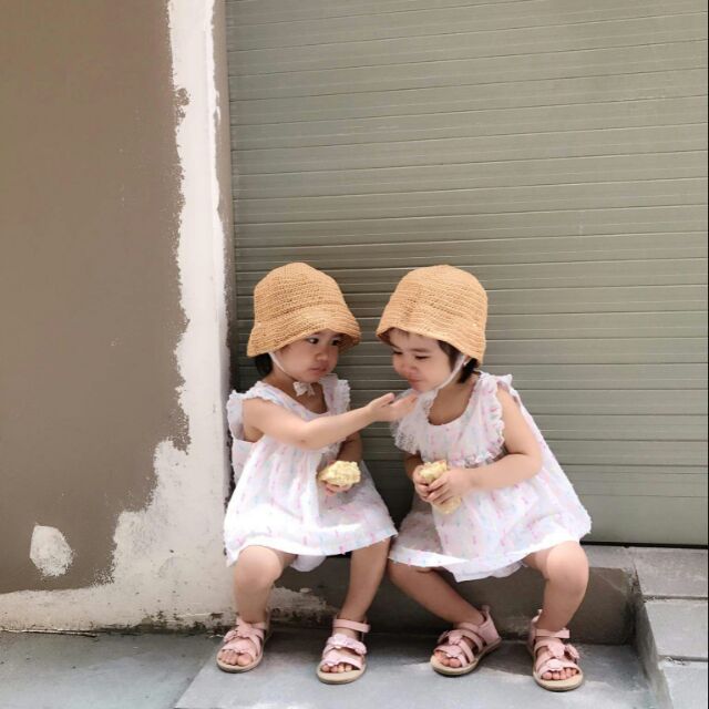 Mũ ajuma con mẹ Trang