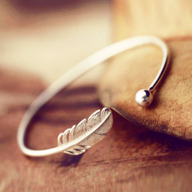 Vòng tay bạc xinh xắn