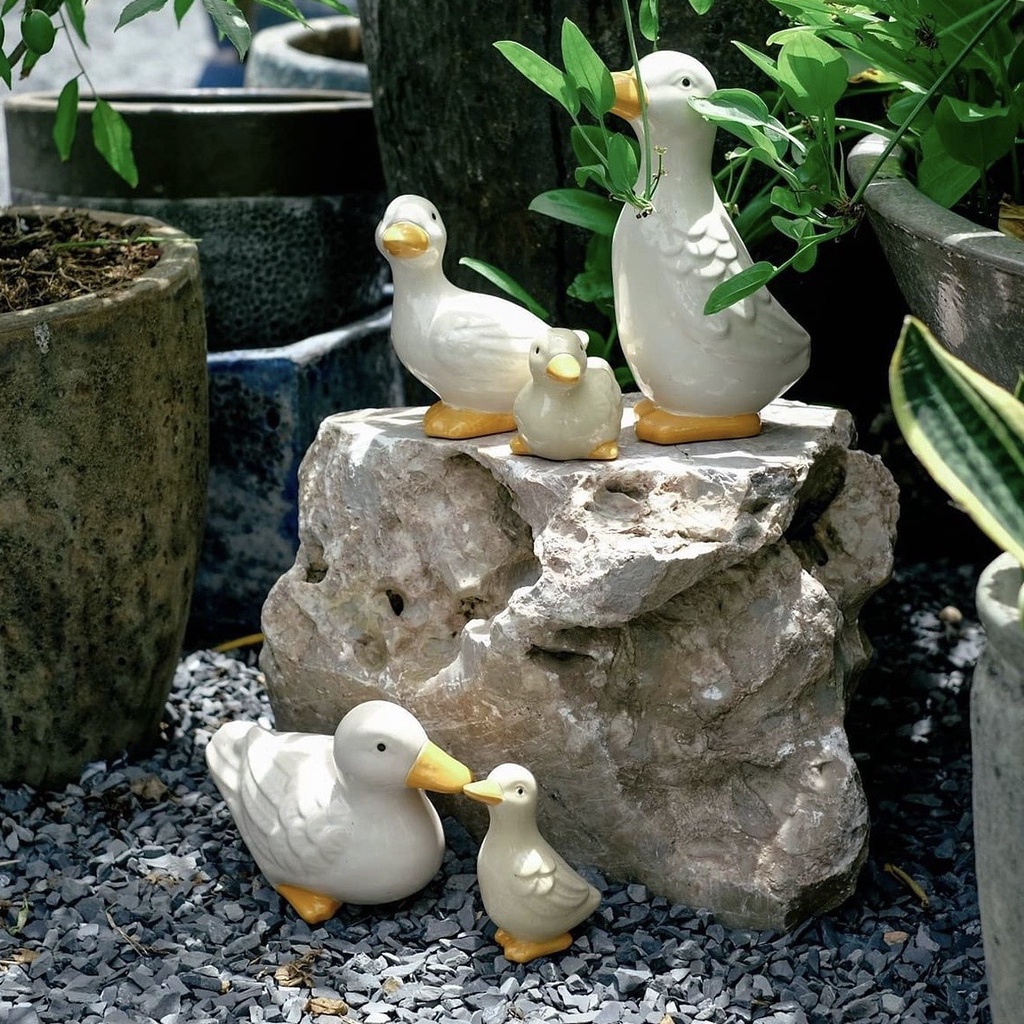 Tượng gốm hình thú vịt decor trang trí sân vườn Tròn Tròn Saigon