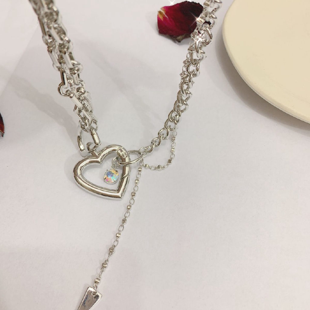 Dây Chuyền Mặt Trái Tim Phối Tua Rua Phong Cách Retro