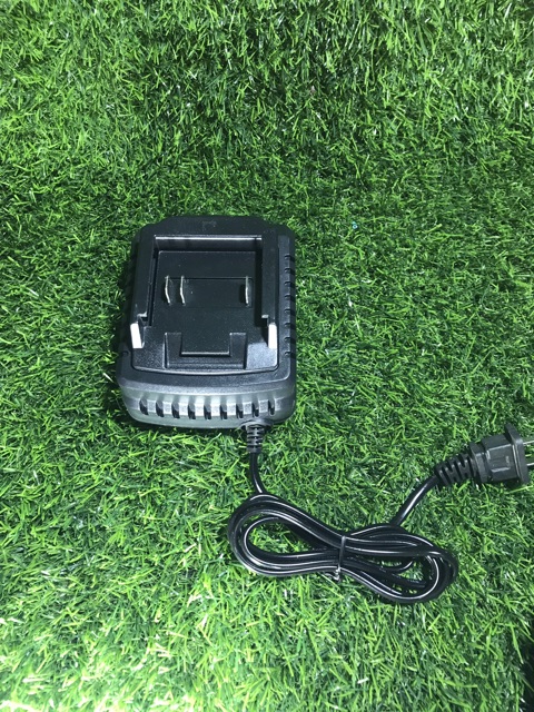 Sạc makita 14,4 và loại 18v