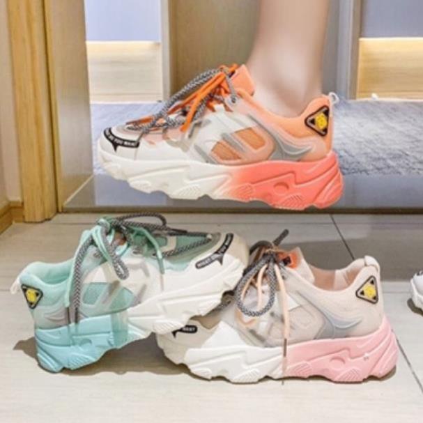 Giày thể thao lưới đế màu