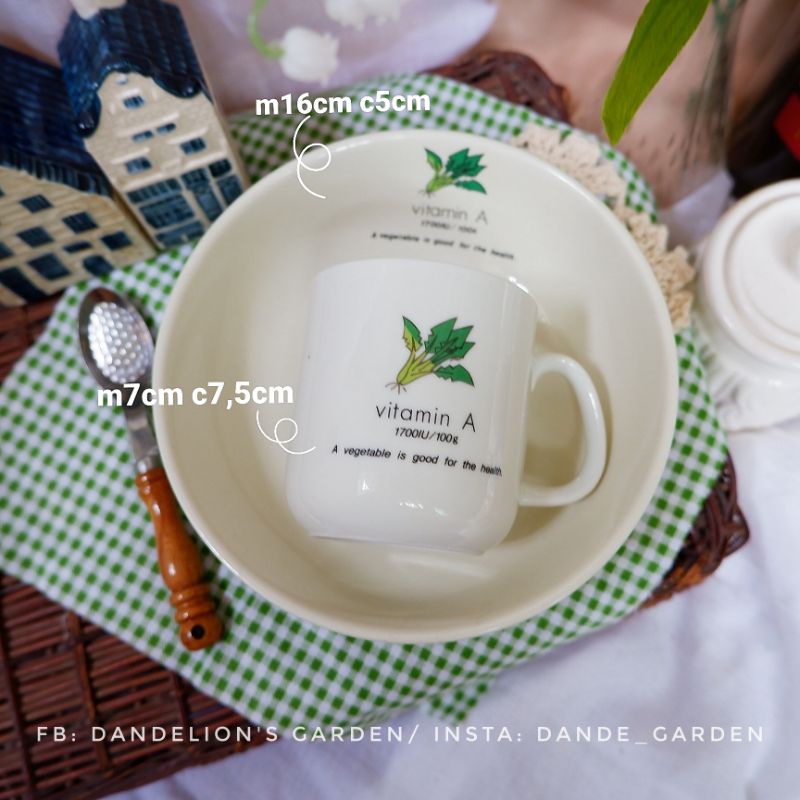 Tô và ly vẽ hình rau cải