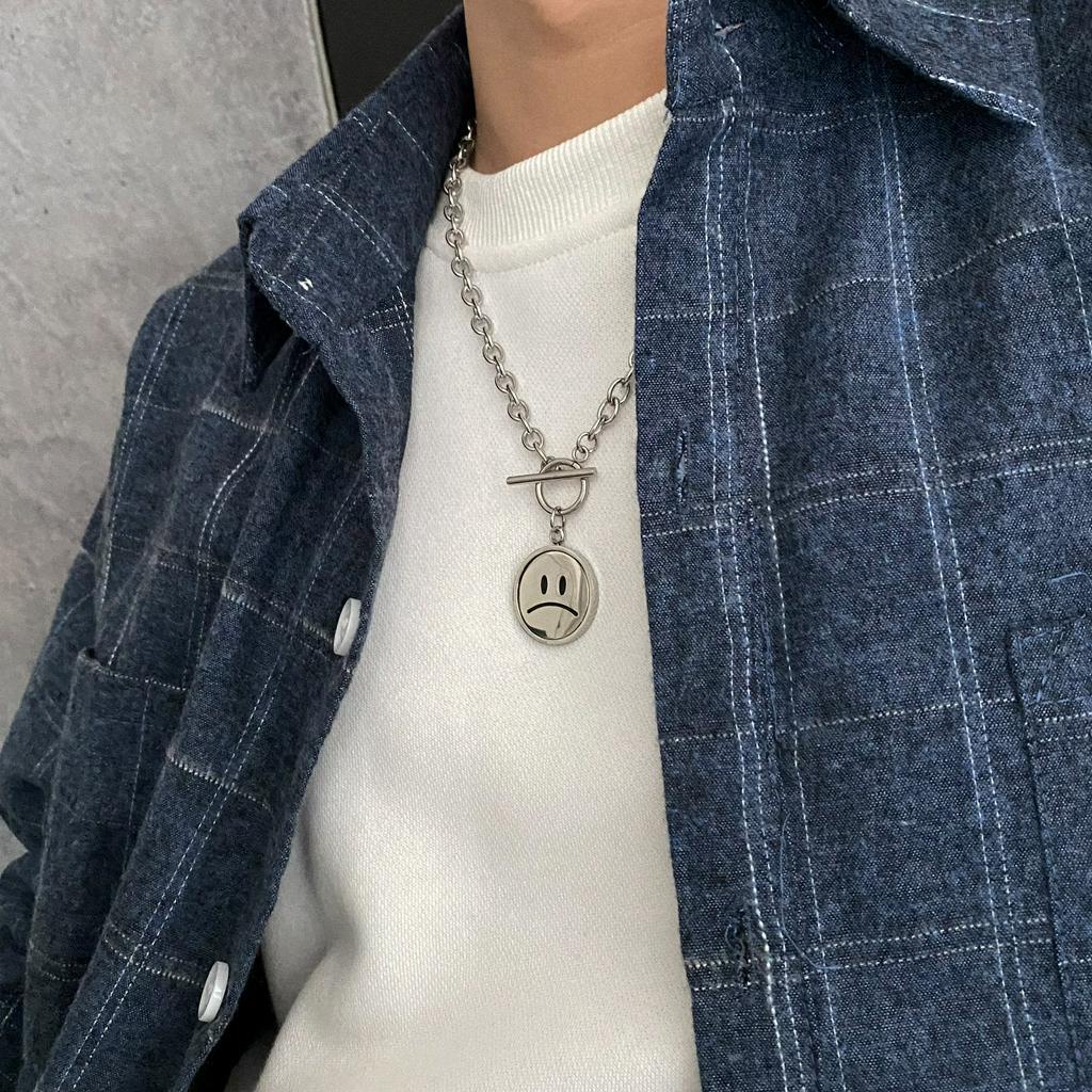 Dây Chuyền Unisex 22721 Mặt Cười Lật Bằng Thép Titan Dễ Phối Đồ