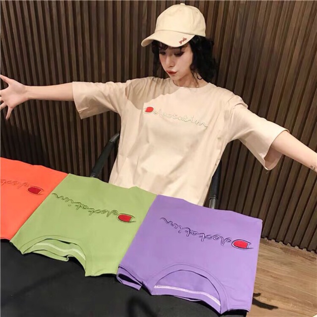 Áo thun tay lỡ chữ thêu