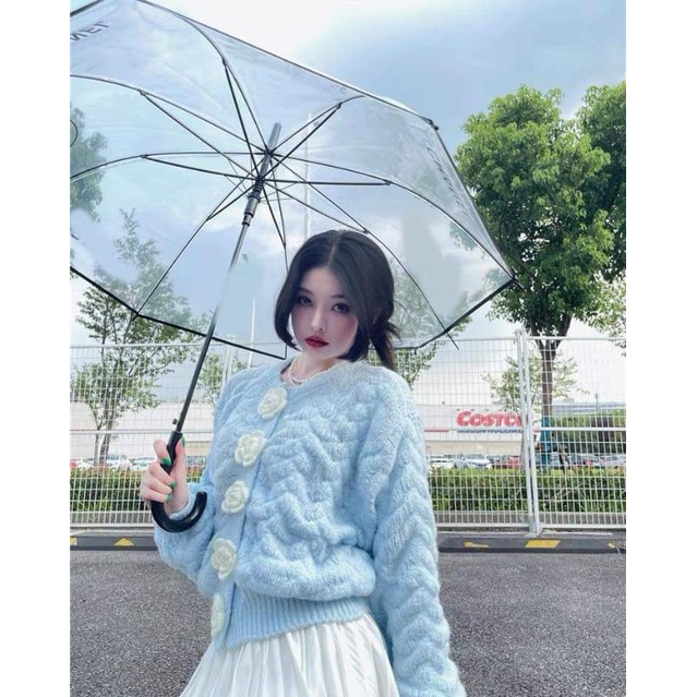 Áo khoác chất len bông cút cánh hoa.