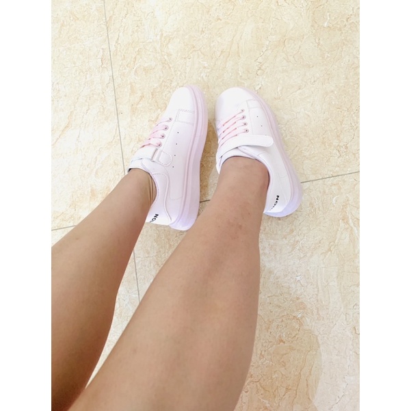 Giày thể thao bé gái