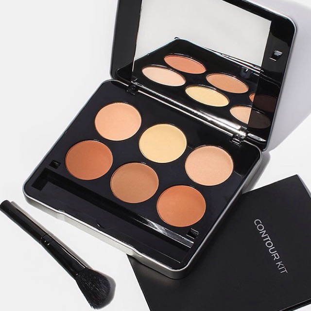 Bảng Contour của Makeover Essentials Contour Kit