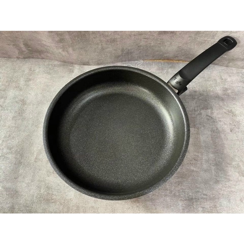 Chảo Fissler adamant premium 28cm kèm xẻng lật - Made in germany