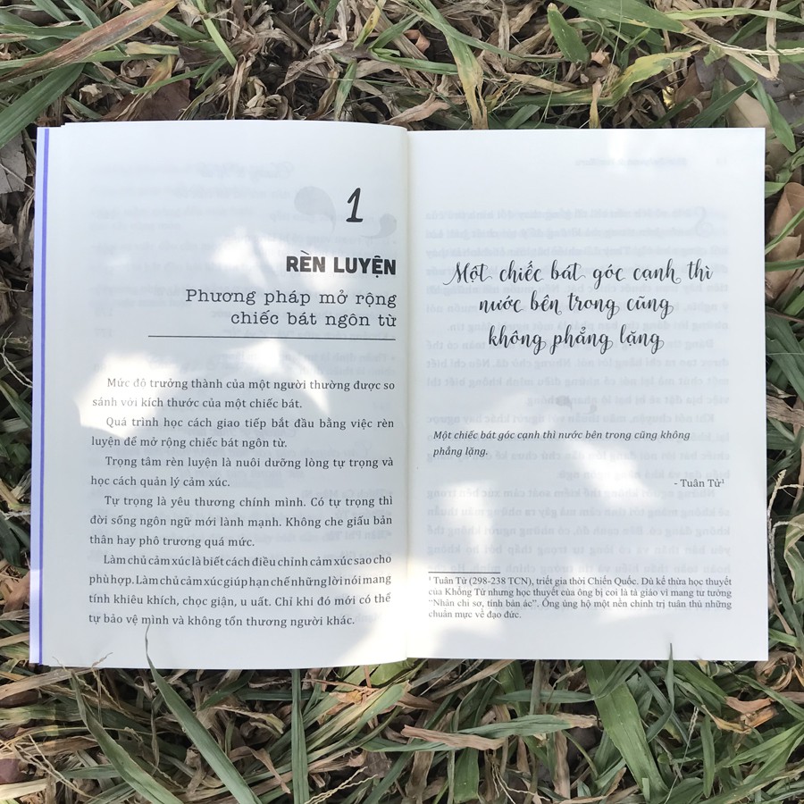 Sách - Sức Mạnh Của Ngôn Từ - Cuốn sách yêu thích của V (BTS) (Kèm Postcard)