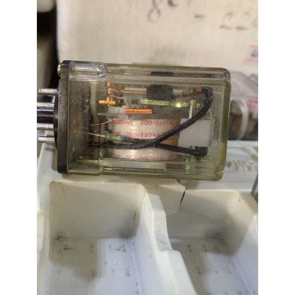 Rơ le kiếng 8 chân tròn 220v hàng tốt